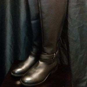 Excellent black leather zippered boots